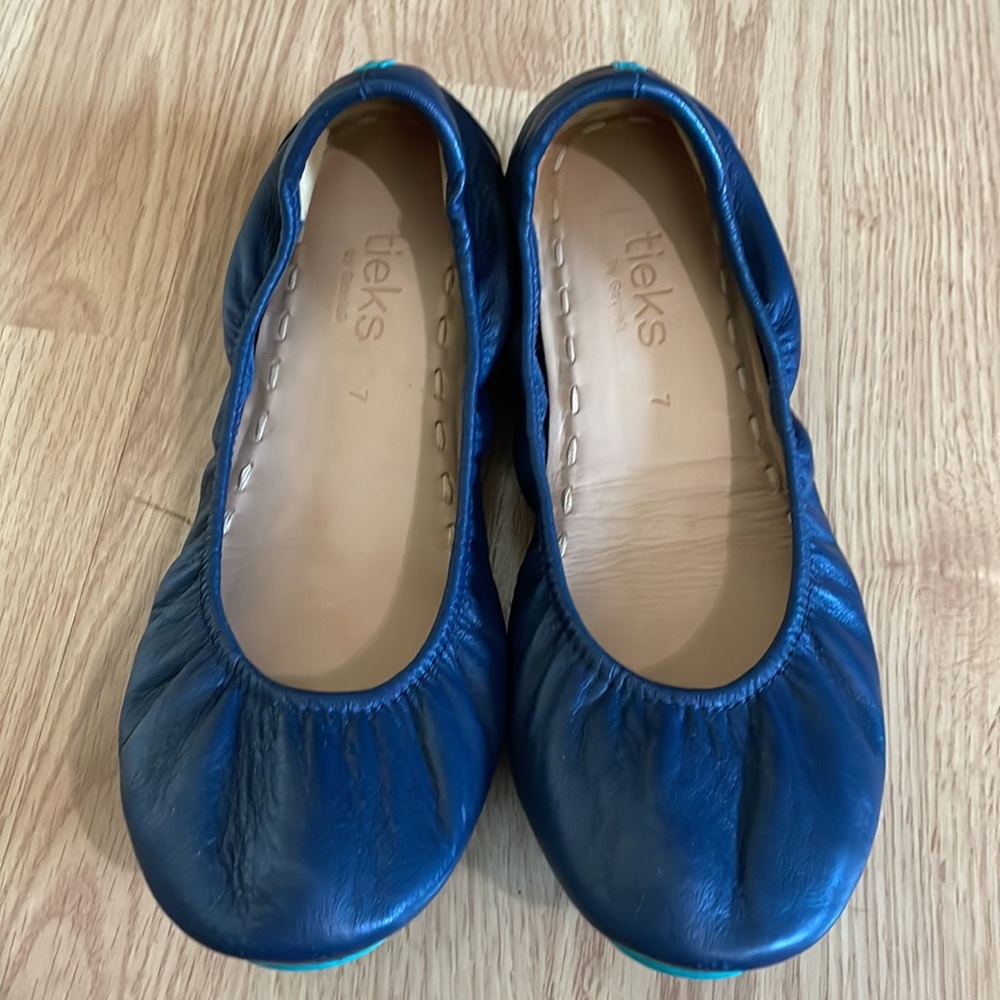 Practically-new Tieks